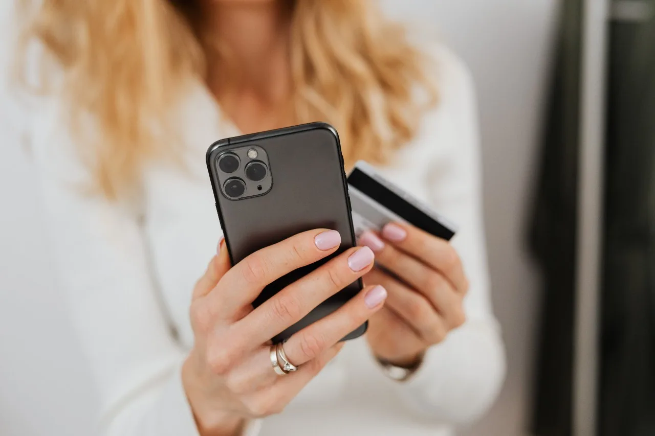 take deposits for table bookings - woman holding phone and credit card